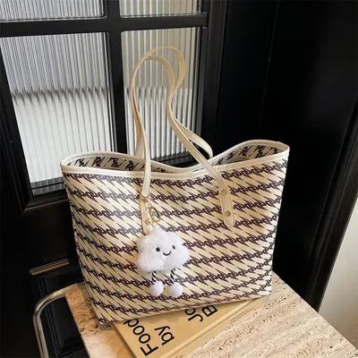 MINIMAL PU CHIC HANDBAG