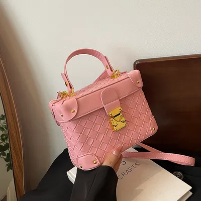 CLASSIC ELEGANT LEATHER HANDBAG