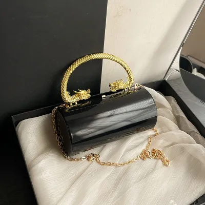 SIMPLE AND CLASSY HANDBAG