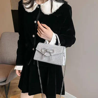 GLOSSY LEATHER LOOK HANDBAG