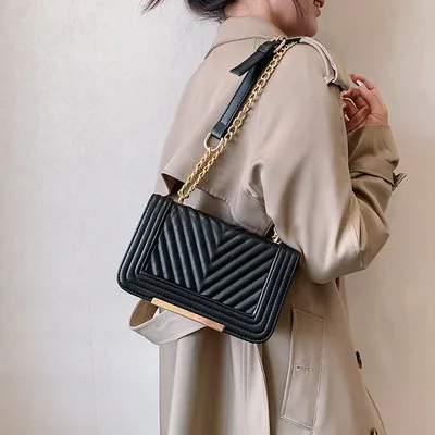 VERSATILE TOTE FOR DAILY USE