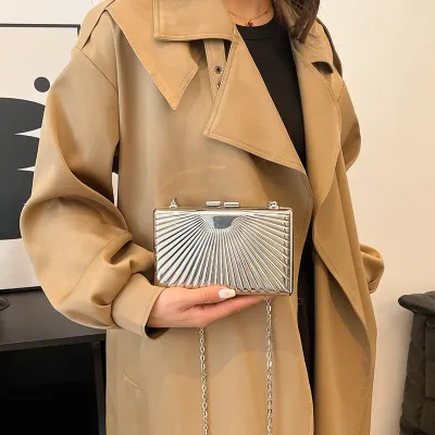 LIGHTWEIGHT HAND STITCHED TOTE