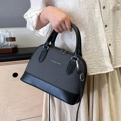 CUTE CHAIN SLING HANDBAG