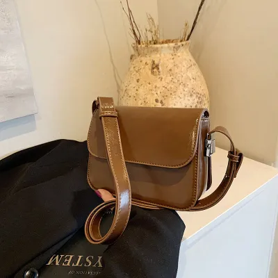 CLASSY TOTE WITH SOFT FINISH