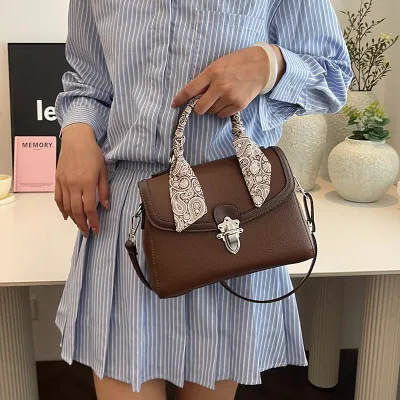 QUILTED STYLE EVERYDAY HANDBAG