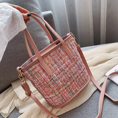 SIMPLE AND LIGHTWEIGHT SLING BAG