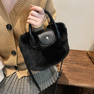 FASHION FORWARD HANDBAG DESIGN