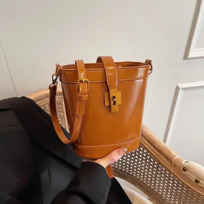 GLAM HANDBAG FOR PARTY NIGHTS