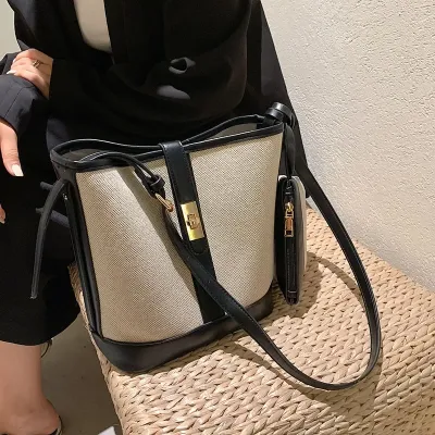 Classic Everyday Shoulder Bag