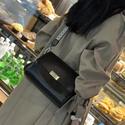 Timeless Fashion Shoulder Bag