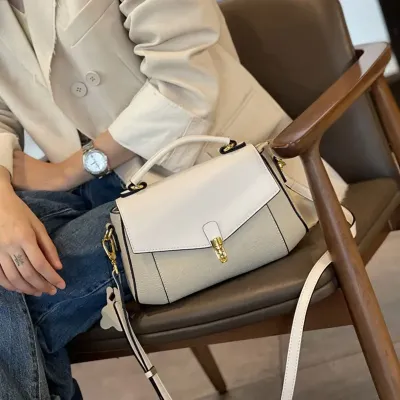 Graceful Women’s Shoulder Bag