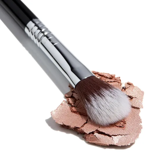 Sigma F03 High Cheekbone Highlighter™ Brush