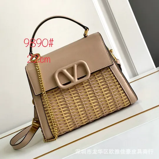  High-end Woven Leather Handbag