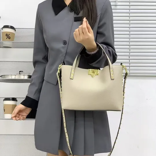 Retro Rivet Large Capacity Tote Bag